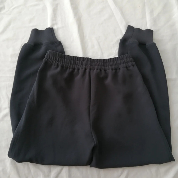 Aritzia Wilfred Crepe Buffon Jogger Pants Dark Gray Neutral Minimal XS - Picture 7 of 16